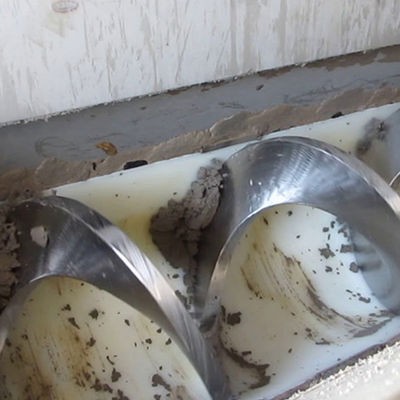 30t/H 가지고 다닐 수 있는 경사진 Ss 스크류 건베이어 U형 그루브 찌꺼기 스크루 벨트 콘베어