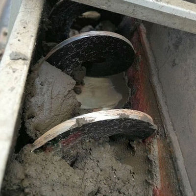 30t/H 가지고 다닐 수 있는 경사진 Ss 스크류 건베이어 U형 그루브 찌꺼기 스크루 벨트 콘베어