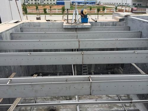 사각 폐수 풀에 사용되는 왕복 바닥 스크레이퍼