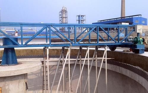 사각 폐수 풀에 사용되는 왕복 바닥 스크레이퍼