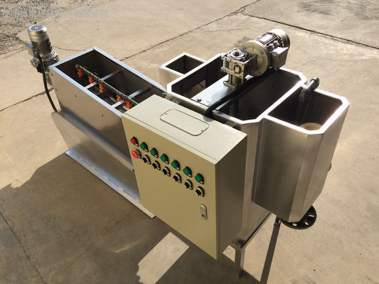 100 밀리미터는 기계 공업적 등급을 탈수하는 스크루 찌꺼기를 쌓아 올렸습니다